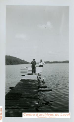 Vacanciers sur un lac