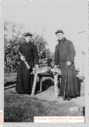 Portrait de deux chasseurs