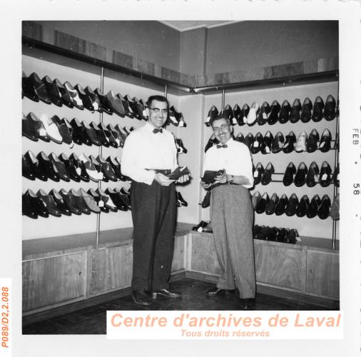 Au magasin de chaussures